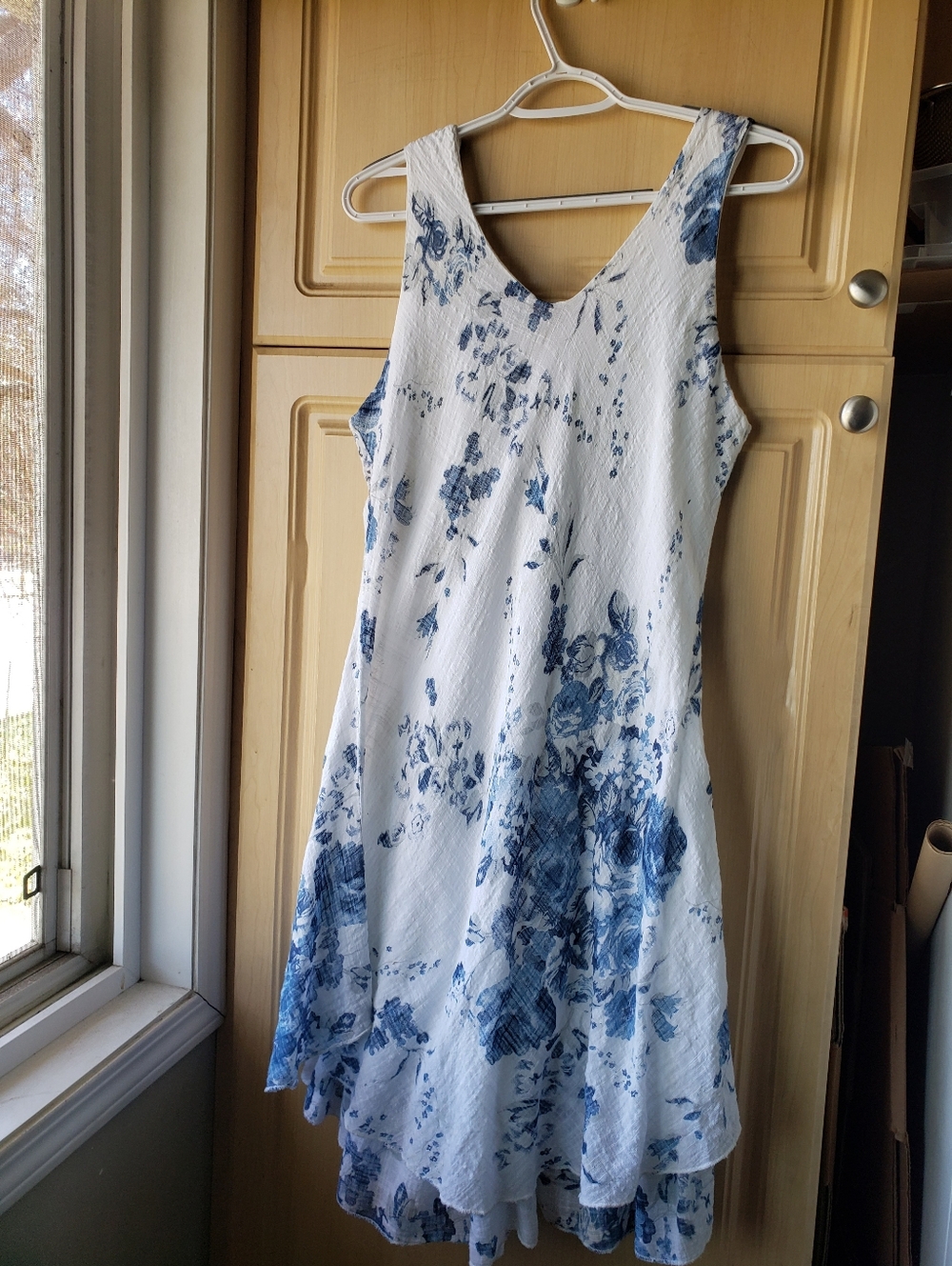 Women's White and Blue Floral Summer Lightweight Sleeveless Dress - Picture 6 of 10